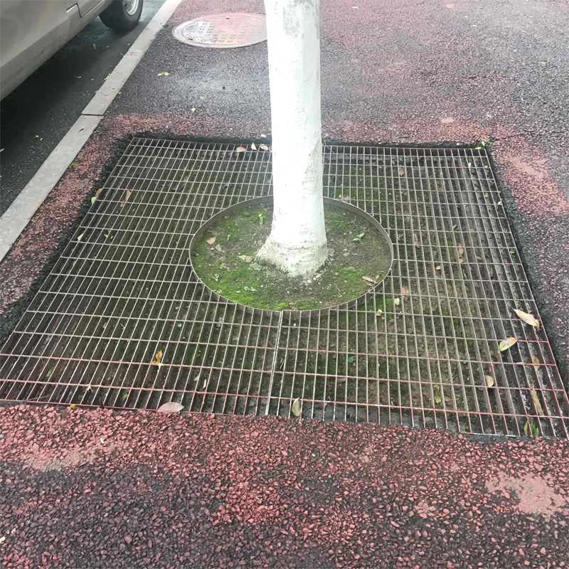 Bagaimana penutup kolam renang dari kisi-kisi baja membantu meningkatkan kualitas proyek penghijauan perkotaan