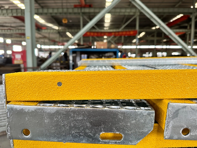 Tapak T6 dengan Ujung FRP