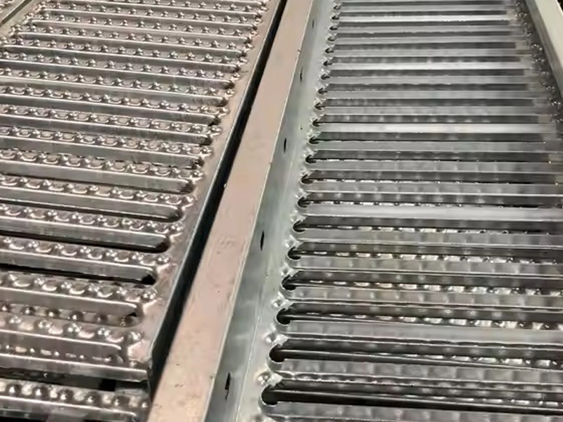 Kisi-kisi Papan Saling Kunci