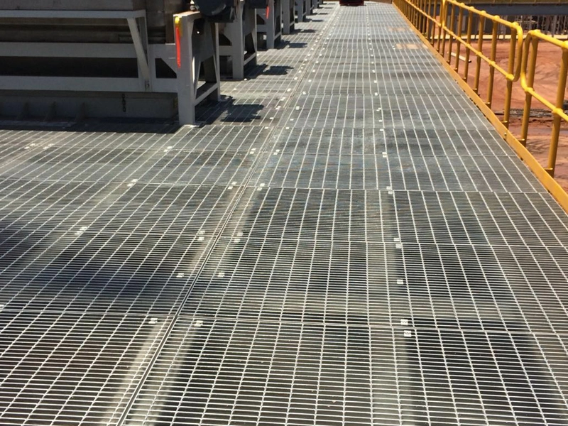 platform kisi logam
