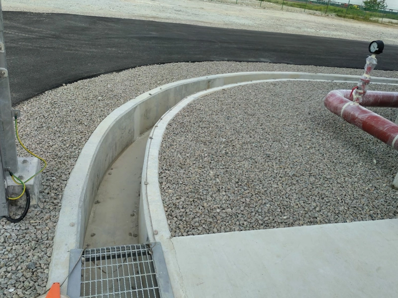 penutup saluran pembuangan parit