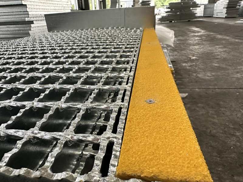 Tapak T6 dengan Ujung FRP